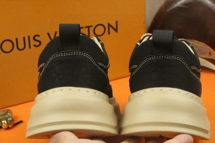 Picture of Louis Vuitton Shoes _SKULVsz38-43mnf101917283